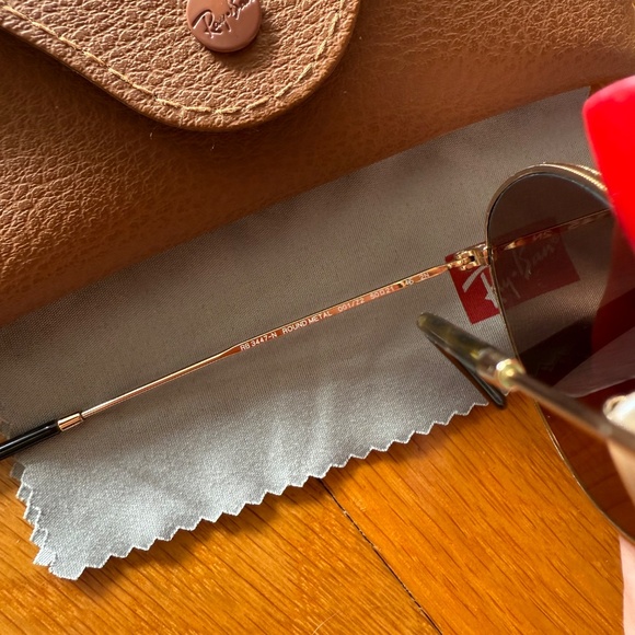 Ray-Ban Sunglasses - Picture 3 of 4